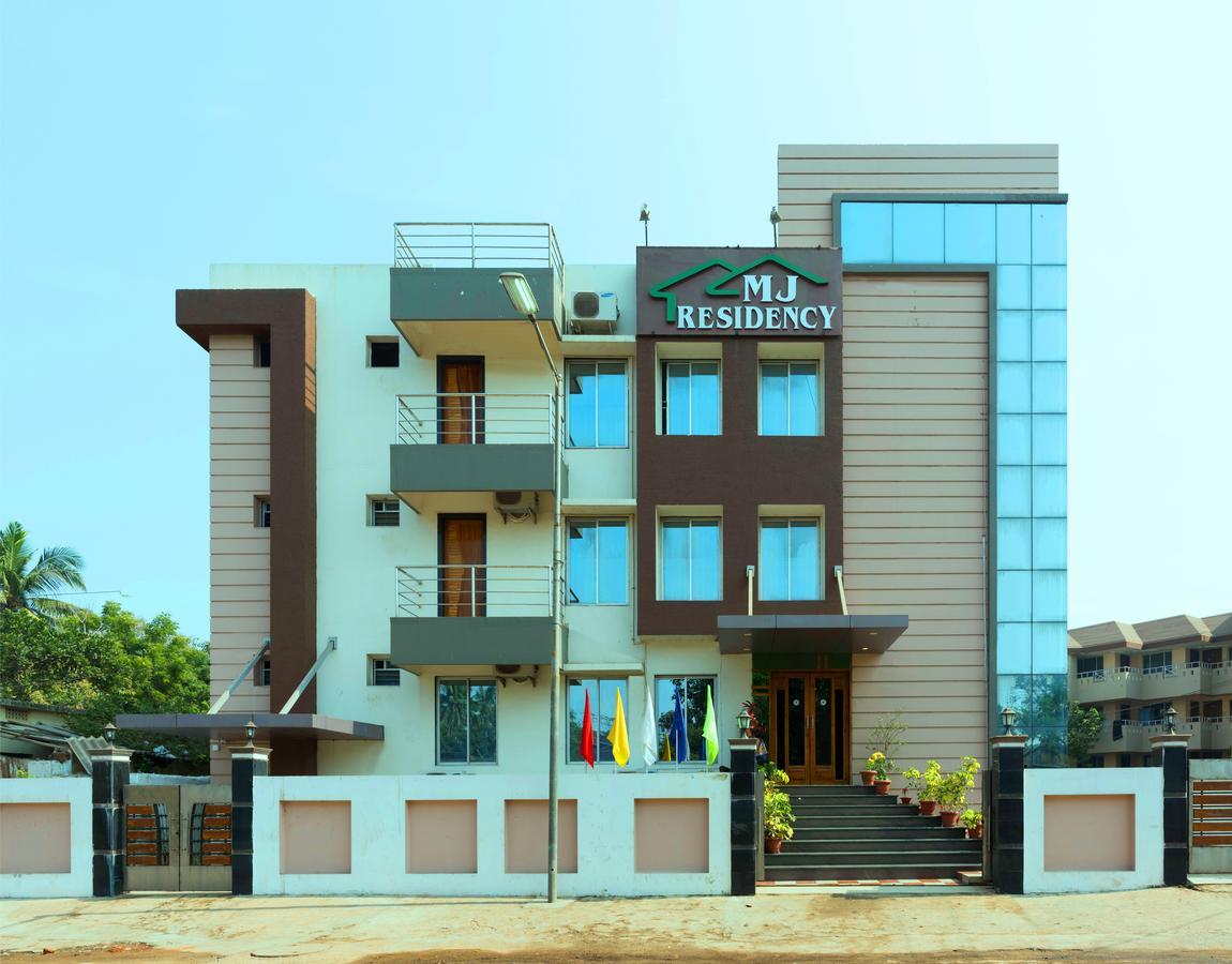 Hotel M J Residency Purí Exteriér fotografie