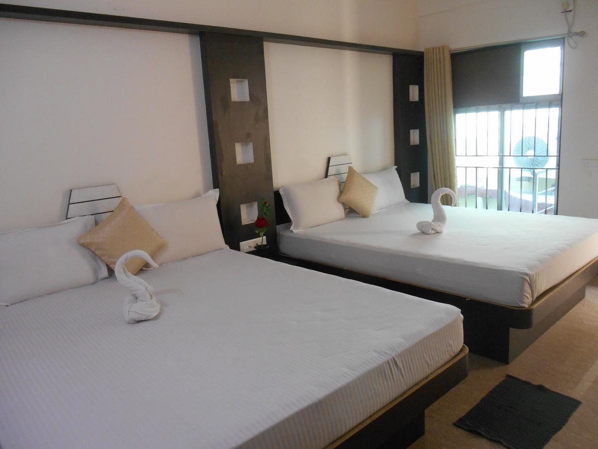 Hotel M J Residency Purí Exteriér fotografie