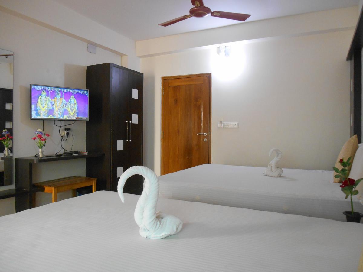 Hotel M J Residency Purí Exteriér fotografie