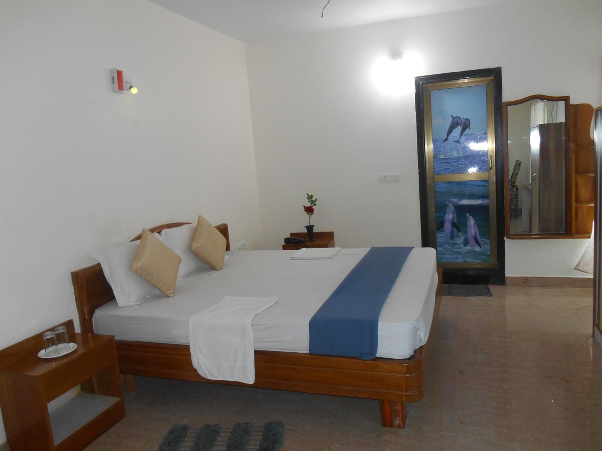 Hotel M J Residency Purí Exteriér fotografie