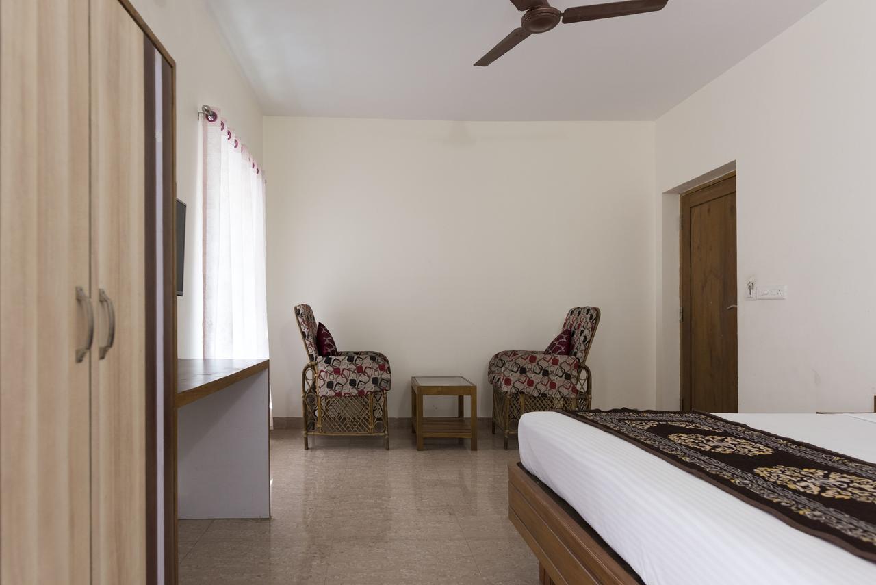Hotel M J Residency Purí Exteriér fotografie